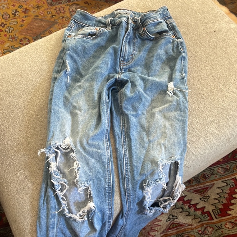 Super distressed high waisted jeans